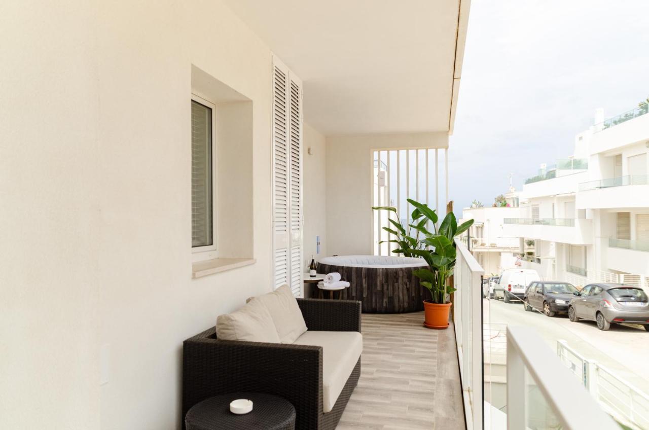 Apulialux Seaview Prestige Apt / Jacuzzi + Parking Lägenhet Polignano a Mare Exteriör bild